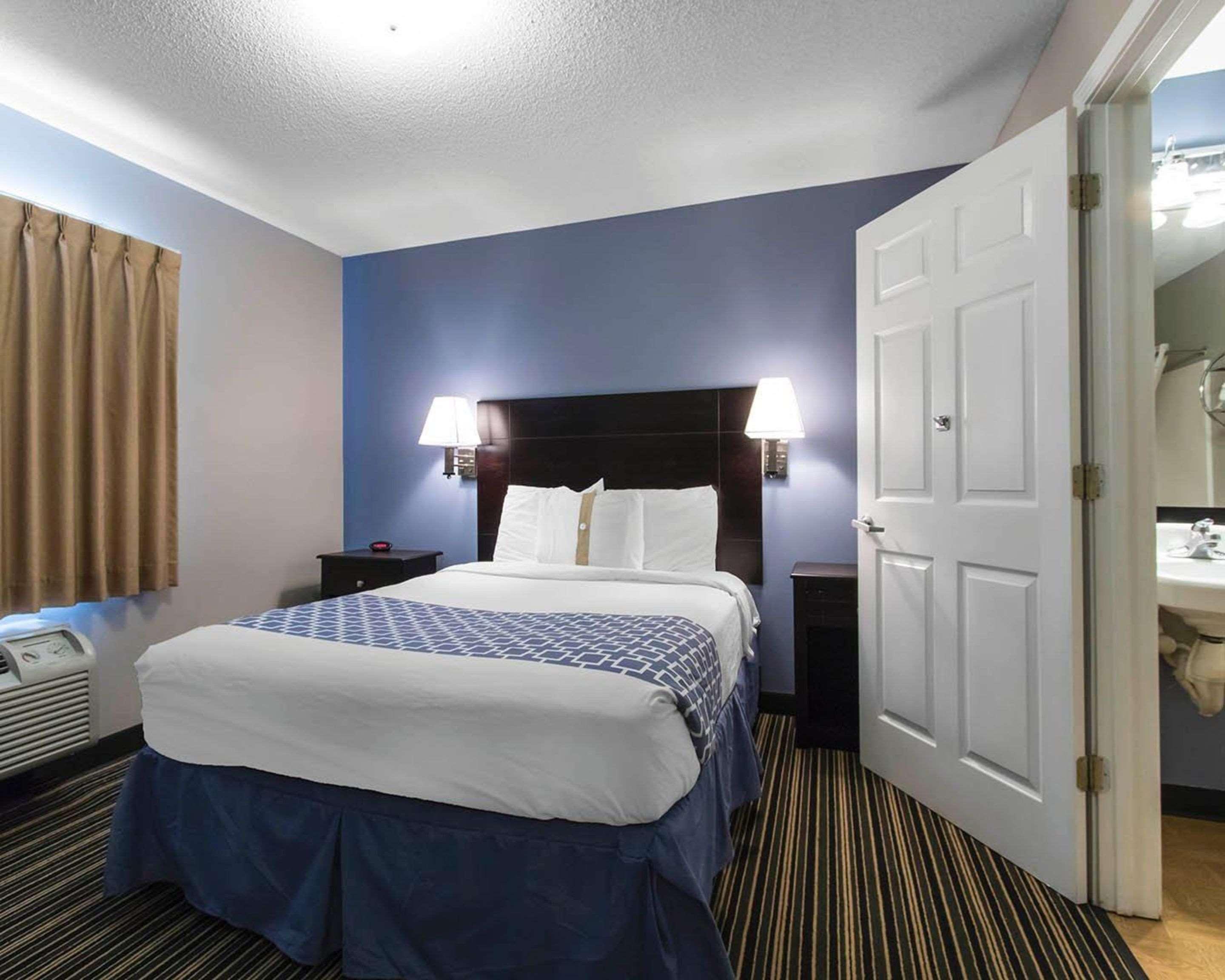 Suburban Extended Stay Hotel Naval Base Area Warrington Exterior foto