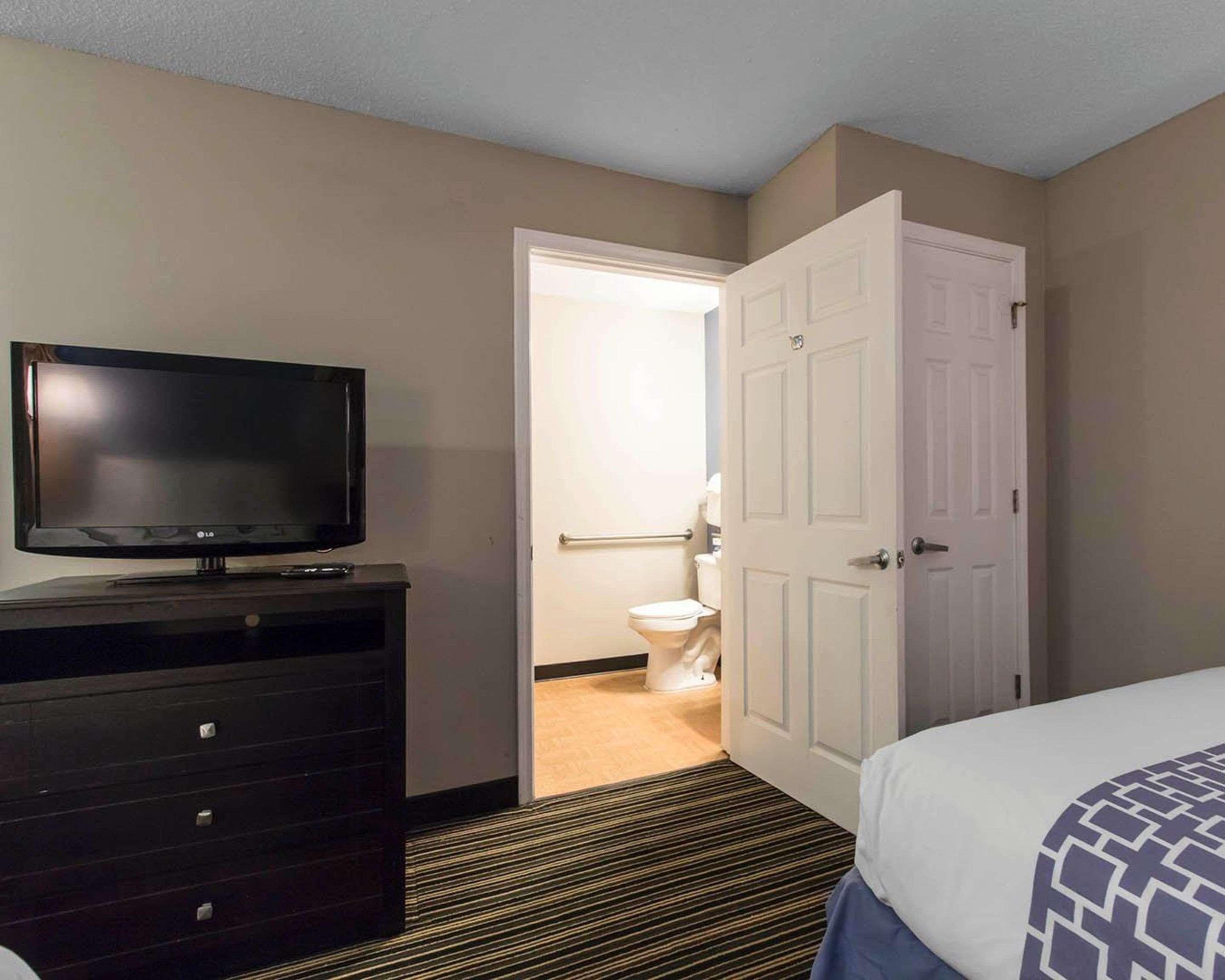 Suburban Extended Stay Hotel Naval Base Area Warrington Exterior foto